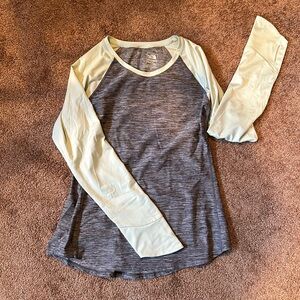 North Face Women’s flashdry Motivation Top thumbhole and long sleeved